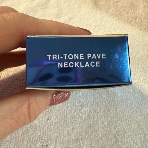Avon Tri tone Pave Necklace with Gold/Silver Accents NIB 2005 - Picture 4 of 6